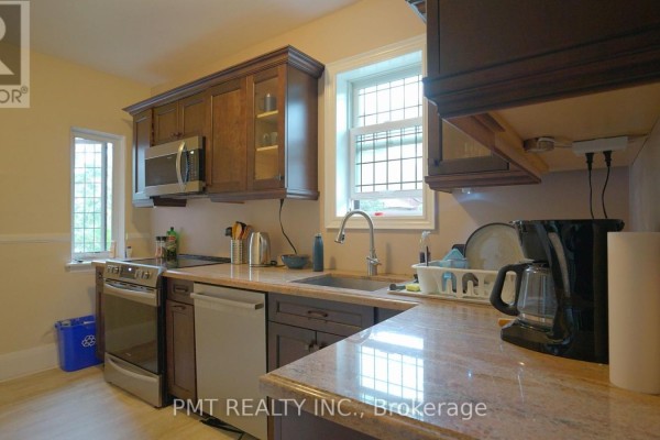 Upper - 2 Larkin Avenue, Toronto, ON M6S1L8 Photo 5