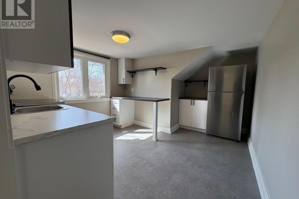 Upper - 20 Bayview Drive, Barrie, ON L4N3N5 Photo 5