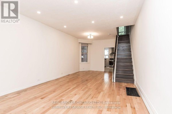 Kitchen - Upper - 20 Golden Avenue, Toronto, ON M6R2J4 Photo 3