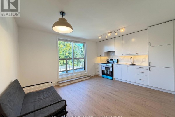 Dining room - Upper - 20 Gray Avenue, Toronto, ON M6N4S6 Photo 3