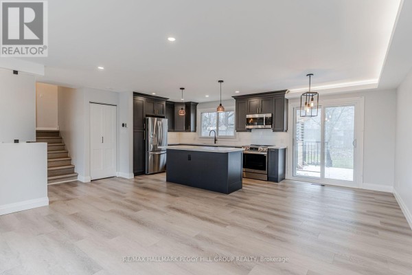 Living room - Upper - 20 Ottaway Avenue, Barrie, ON L4M2W7 Photo 3