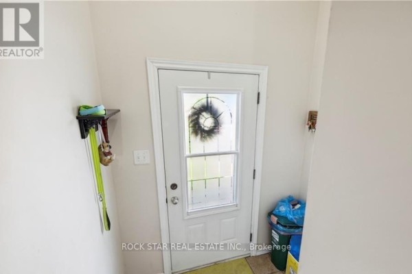 Bedroom - Upper - 203 Commercial Street, Welland, ON L3B5Z5 Photo 4