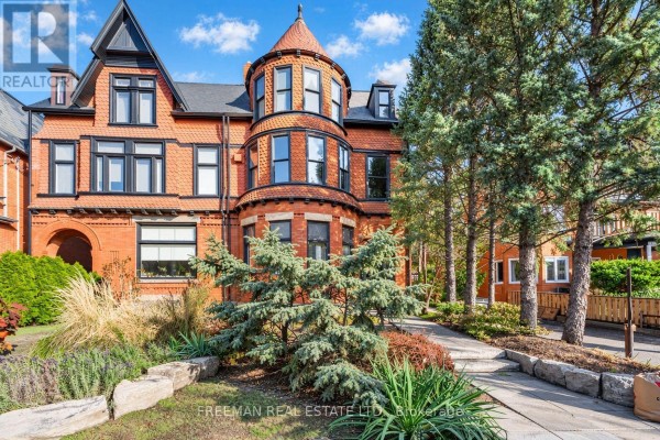 Upper - 21 Howland Avenue, Toronto