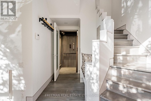 Bathroom - Upper - 21 Howland Avenue, Toronto, ON M5R3B2 Photo 4