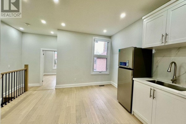 Kitchen - Upper - 211 Osler Street, Toronto, ON M6N2Z2 Photo 3