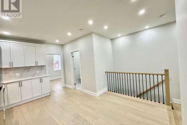 Bathroom - Upper - 211 Osler Street, Toronto, ON M6N2Z2 Photo 5