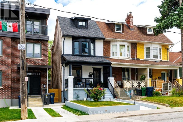 Upper - 219 Mcroberts Avenue, Toronto, ON M6E4P3 Photo 2