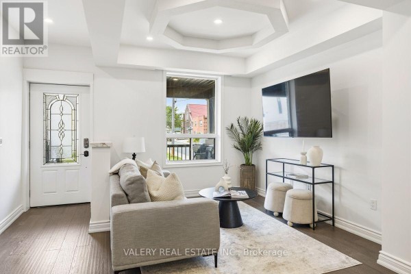 Upper - 219 Mcroberts Avenue, Toronto, ON M6E4P3 Photo 5