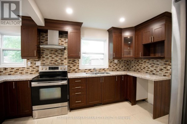 Upper - 22 Elm Grove Avenue, Richmond Hill, ON, photo 2