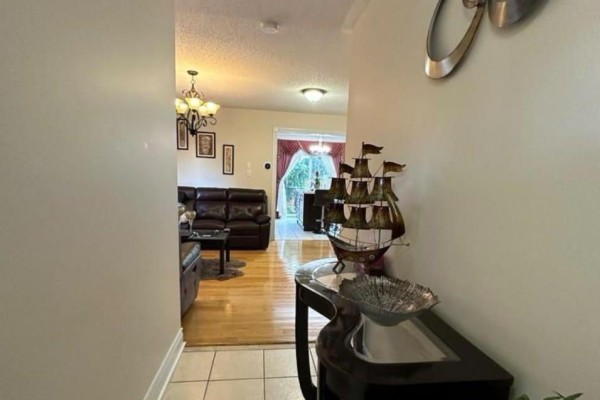 Upper - 22 Waterdale Road, Brampton, ON L7A1S3 Photo 5