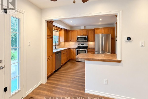 Bedroom 2 - Upper - 2201 Bridge Road, Oakville, ON L6L2G4 Photo 4