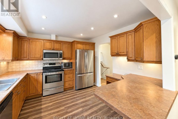 Bedroom 3 - Upper - 2201 Bridge Road, Oakville, ON L6L2G4 Photo 5