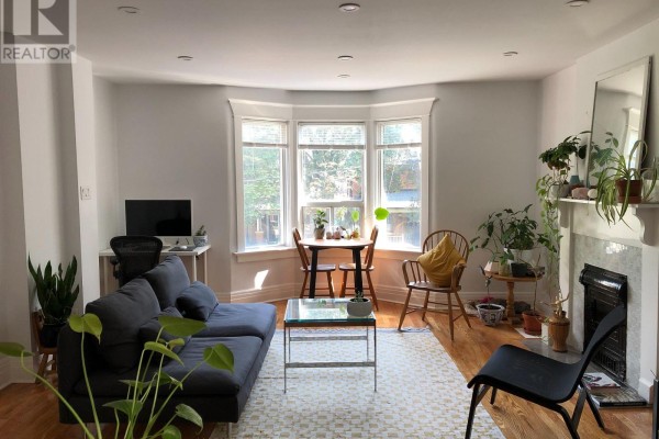 Upper - 226 Ashworth Avenue, Toronto, ON M6G2A7 Photo 2