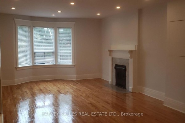 Upper - 226 Ashworth Avenue, Toronto, ON M6G2A7 Photo 4