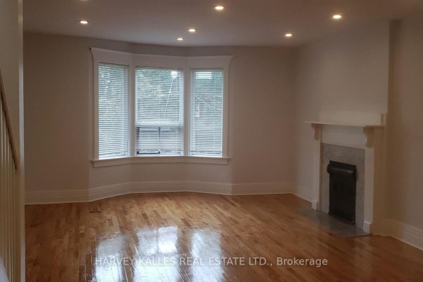 Upper - 226 Ashworth Avenue, Toronto, ON M6G2A7 Photo 5