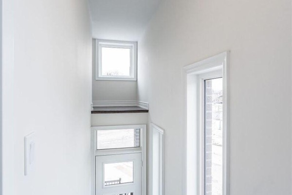 Upper - 23 Blackstone Street, Toronto, ON M6L0A5 Photo 5