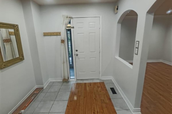 Kitchen - Upper - 233 Murray Street, Brampton, ON L6X3M1 Photo 3