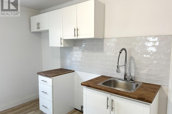 Bathroom - Upper - 233 Pelham Road, St  Catharines, ON L2S1W8 Photo 5