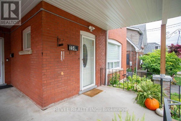 Bathroom - Upper - 234 Sheridan Street, Brantford, ON N3S4R3 Photo 4