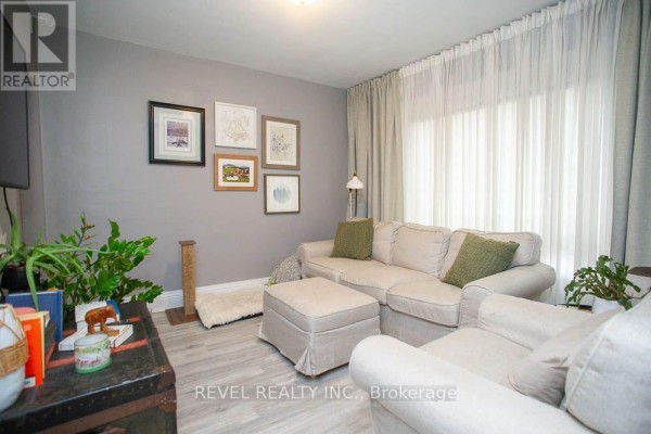 Bedroom - Upper - 234 Sheridan Street, Brantford, ON N3S4R3 Photo 5