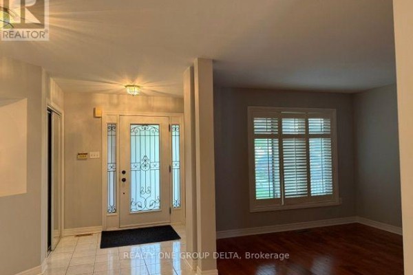 Kitchen - Upper - 24 Arborview Crescent, Toronto, ON M9W7B3 Photo 5