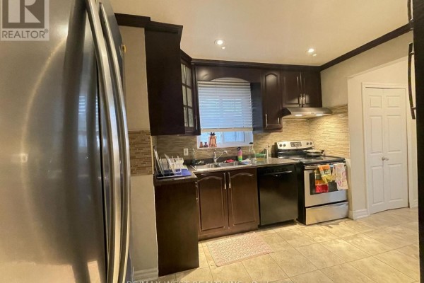 Upper - 25 Coronado Court, Toronto, ON M9M1S6 Photo 2