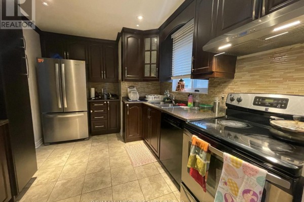 Upper - 25 Coronado Court, Toronto, ON M9M1S6 Photo 3