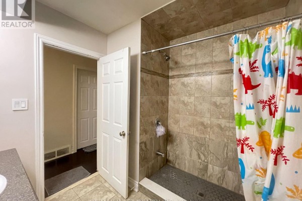 Upper - 25 Coronado Court, Toronto, ON M9M1S6 Photo 5
