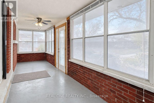 Kitchen - Upper - 25 Terrace Drive, Hamilton, ON L9A2Y5 Photo 2