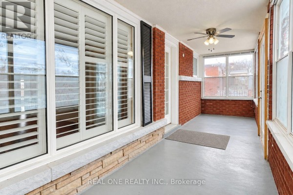 Living room - Upper - 25 Terrace Drive, Hamilton, ON L9A2Y5 Photo 3