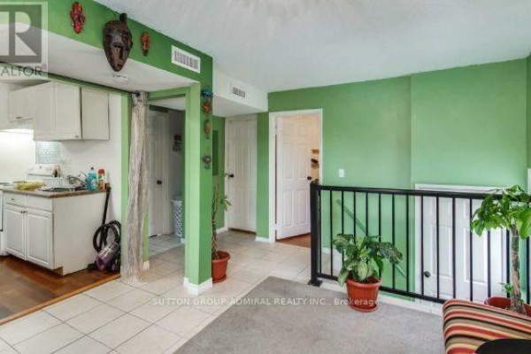 Upper - 2538 Weston Road, Toronto, ON M9N2A6 Photo 2