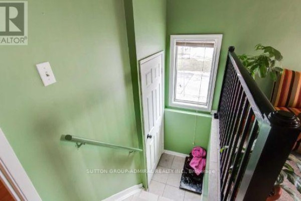 Upper - 2538 Weston Road, Toronto, ON M9N2A6 Photo 5
