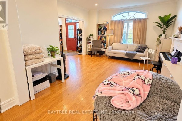 Upper - 257 Cocksfield Avenue, Toronto, ON M3H3T6 Photo 2