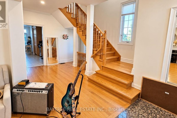 Upper - 257 Cocksfield Avenue, Toronto, ON M3H3T6 Photo 5