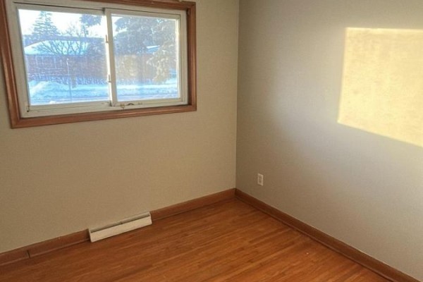 Bedroom - Upper - 26 Glengarry Road, St  Catharines, ON L2T2V2 Photo 3