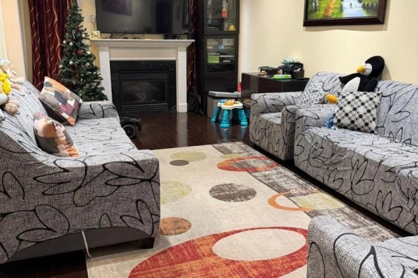 Living room - Upper - 26 Pefferlaw Circle, Brampton, ON L6Y0K1 Photo 2