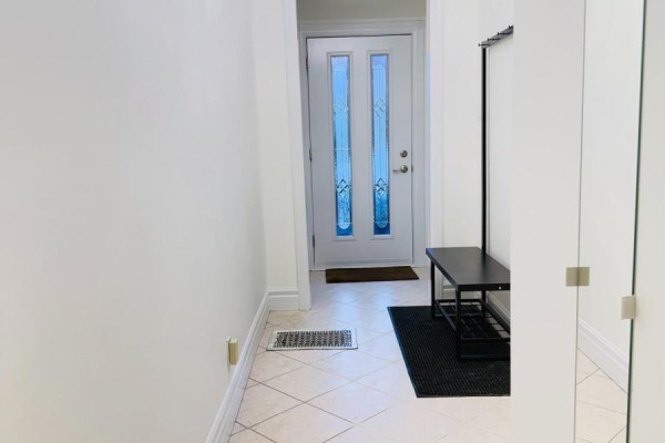 Living room - Upper - 260 Ossington Avenue, Toronto, ON M6J3A2 Photo 2