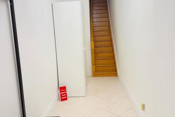 Primary Bedroom - Upper - 260 Ossington Avenue, Toronto, ON M6J3A2 Photo 3