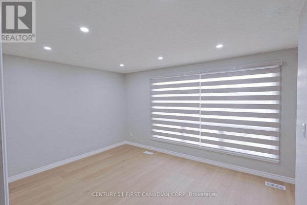 Bedroom - Upper - 268 Burlington Crescent, London South, ON N5Z3G5 Photo 4