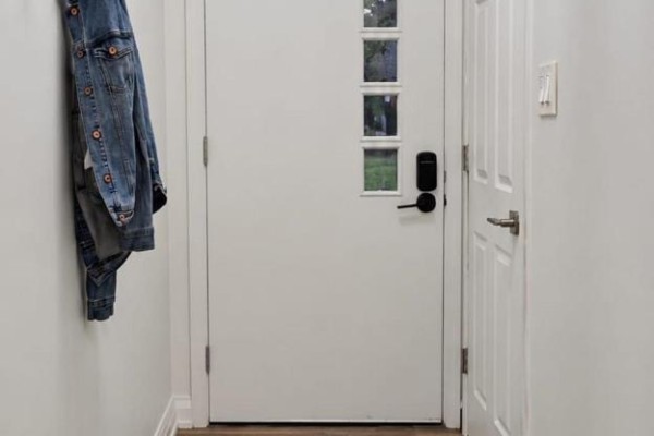Bedroom 2 - Upper - 27 Inchcliffe Crescent, Toronto, ON M9P2N2 Photo 2