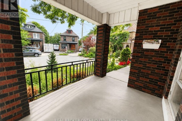 Living room - Upper - 272 Stinson Crescent, Hamilton, ON L8N1T7 Photo 2