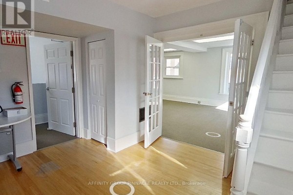 Upper - 273 Charlotte Street, Peterborough, ON K9J2V3 Photo 4