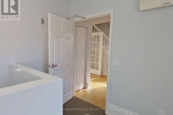 Upper - 273 Charlotte Street, Peterborough, ON K9J2V3 Photo 5