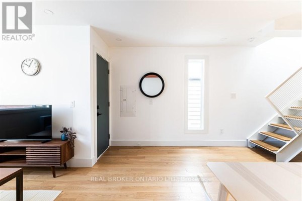 Kitchen - Upper - 278 Campbell Avenue, Toronto, ON M6P3V6 Photo 4