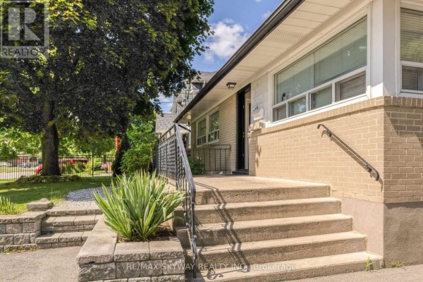 Dining room - Upper - 279 Elmwood Crescent, Milton, ON L9T1C3 Photo 3