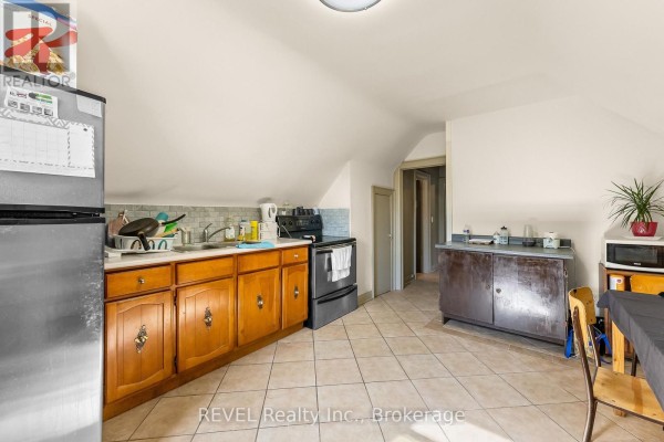 Upper - 28 Division Street, St  Catharines, ON L2R3G2 Photo 4