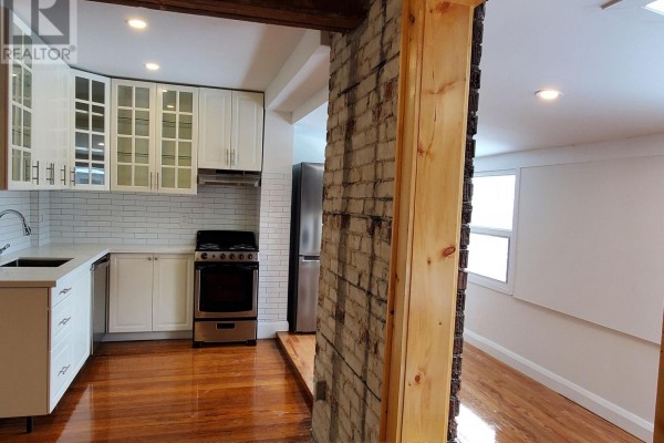 Upper - 28 Winona Drive, Toronto, ON M6G3S6 Photo 3