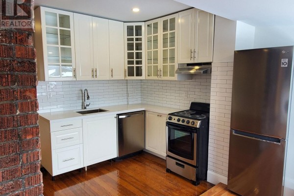 Upper - 28 Winona Drive, Toronto, ON M6G3S6 Photo 4