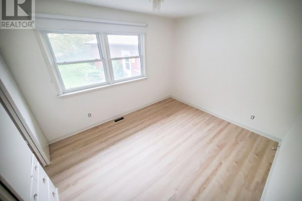 Living room - Upper - 29 Ford Crescent, London North, ON N6G1H8 Photo 5