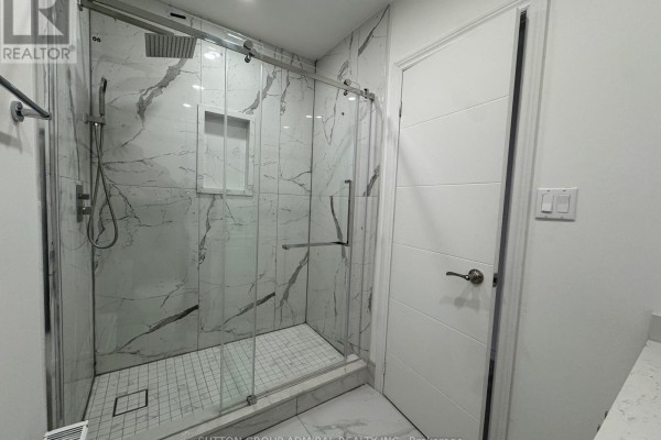 Upper - 2986a Dufferin Street, Toronto, ON M6B3T3 Photo 5